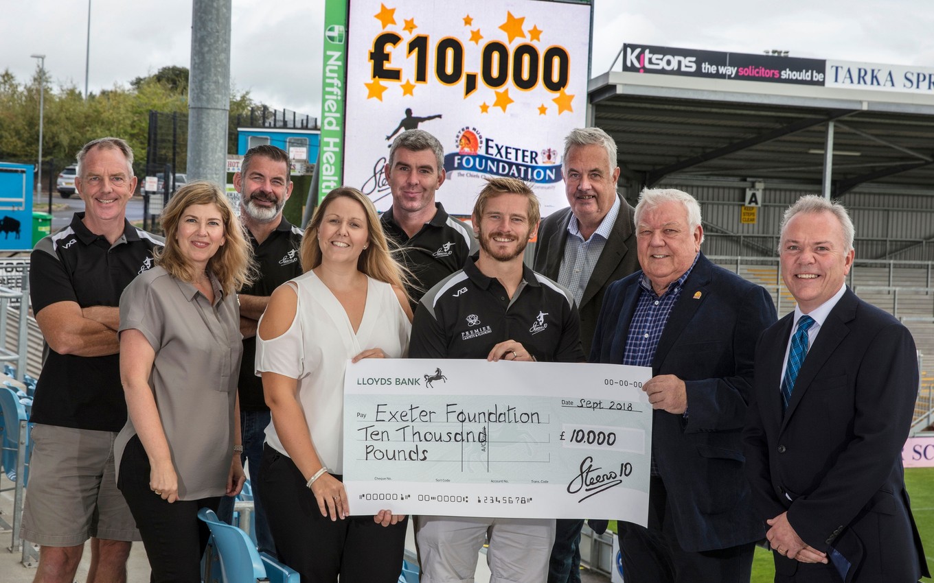 Steeno hands over £10,000 donation