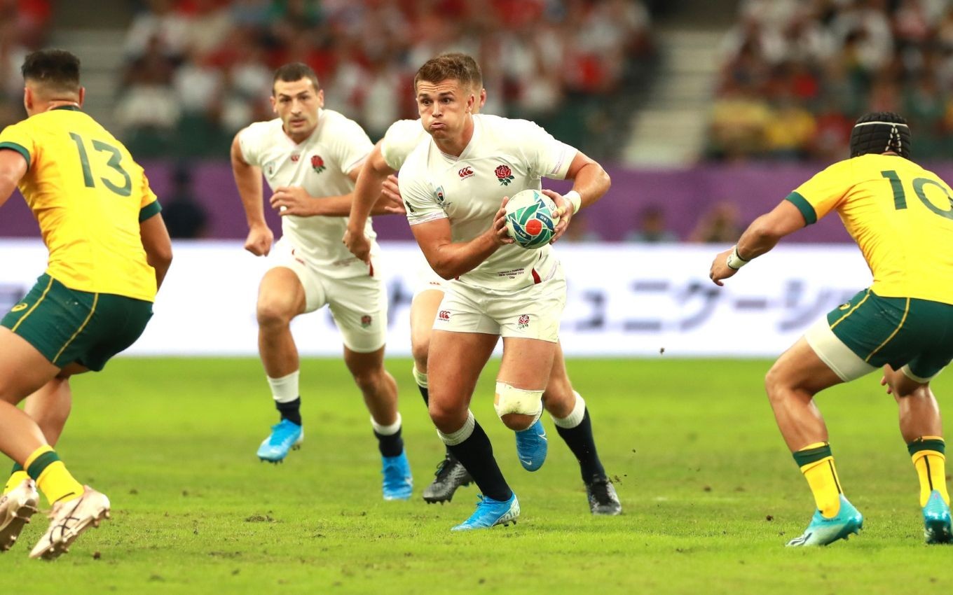 Chiefs duo help England into last four