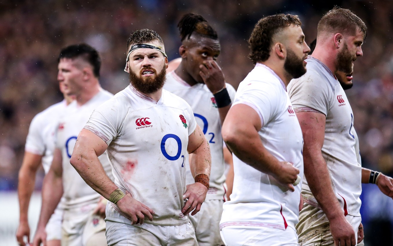 England crash to defeat in Paris