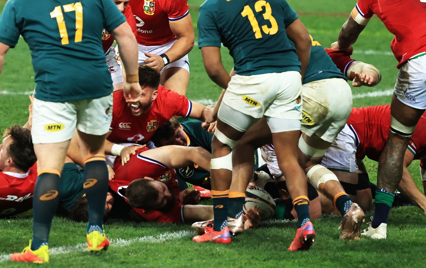 Cowan-Dickie try helps Lions to victory