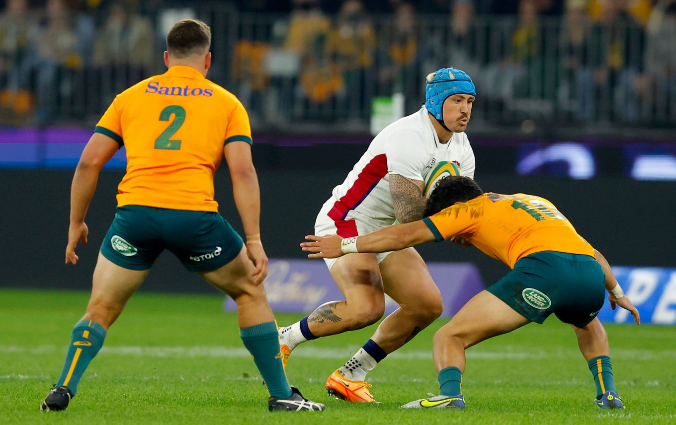 England suffer defeat Down Under