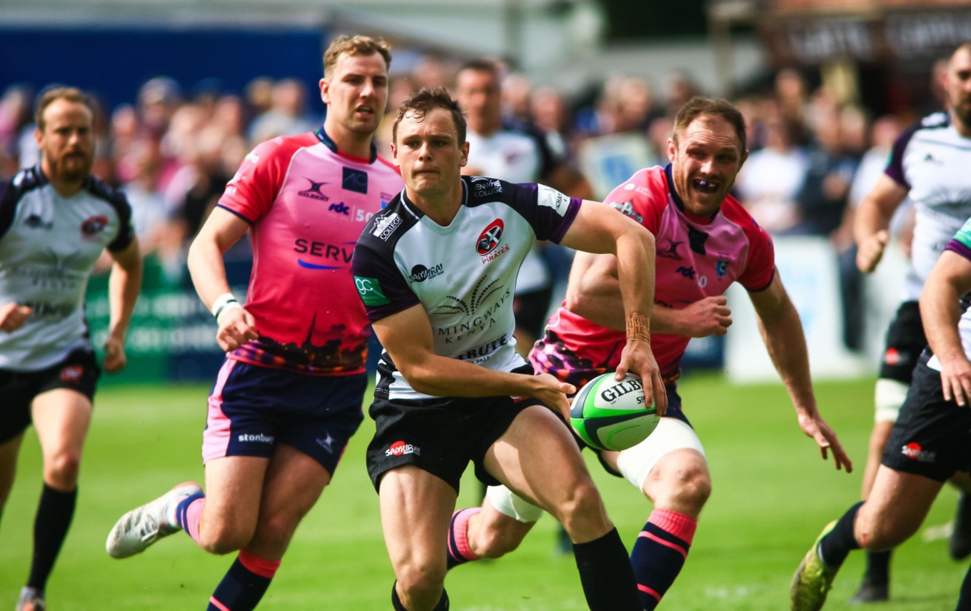 Magnificent Seven head to the Pirates