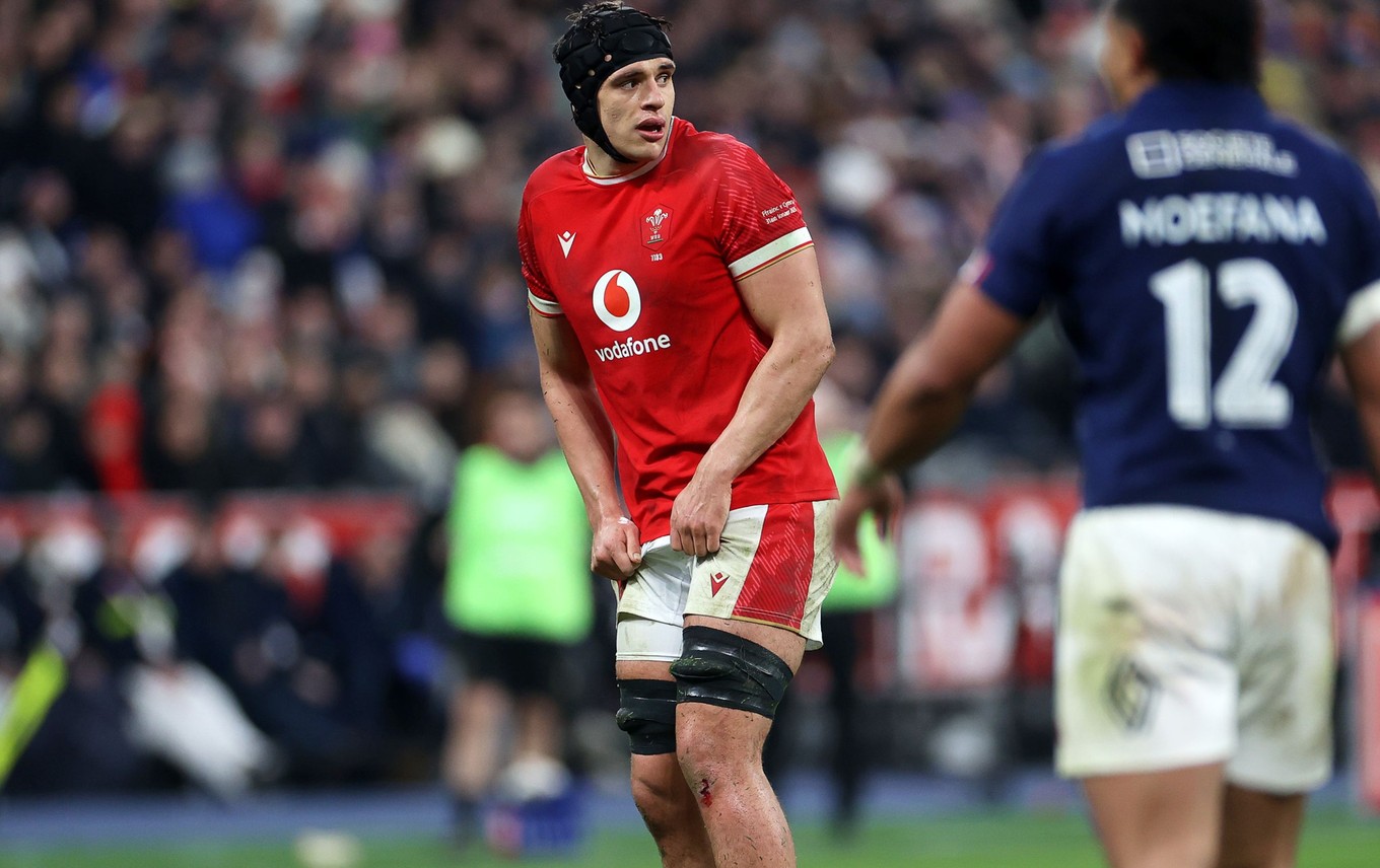 Jenkins Retains Welsh Starting Spot for Italy Clash