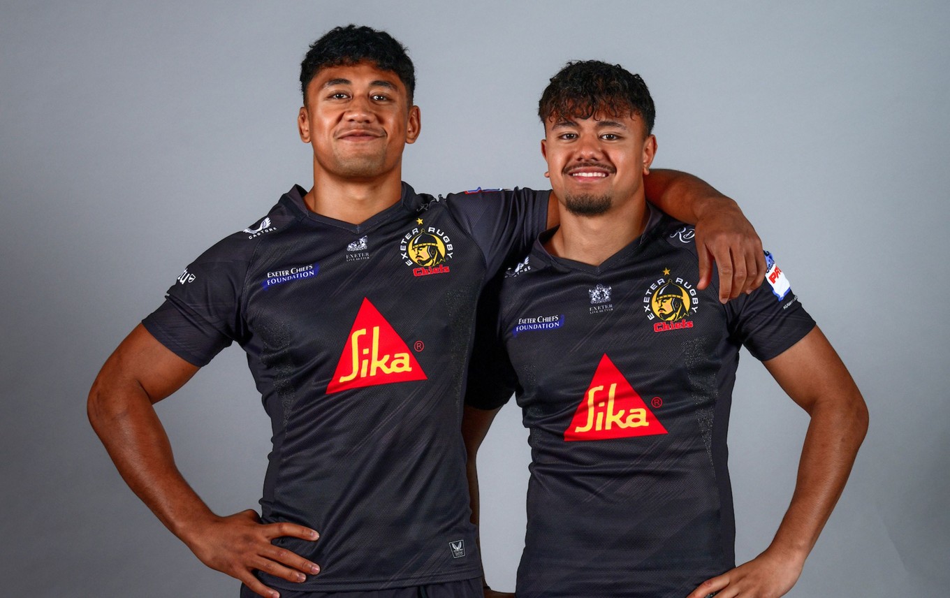 dave fisilau signing.jpg