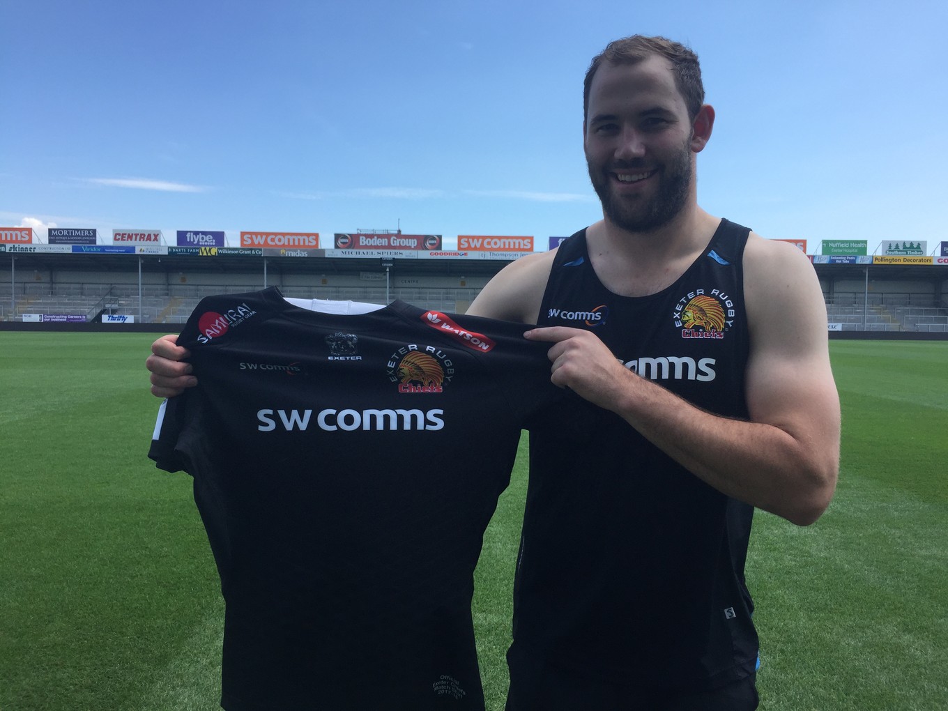 Chiefs sign van der Sluys